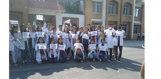 doctors-up-in-arms-at-universal-college