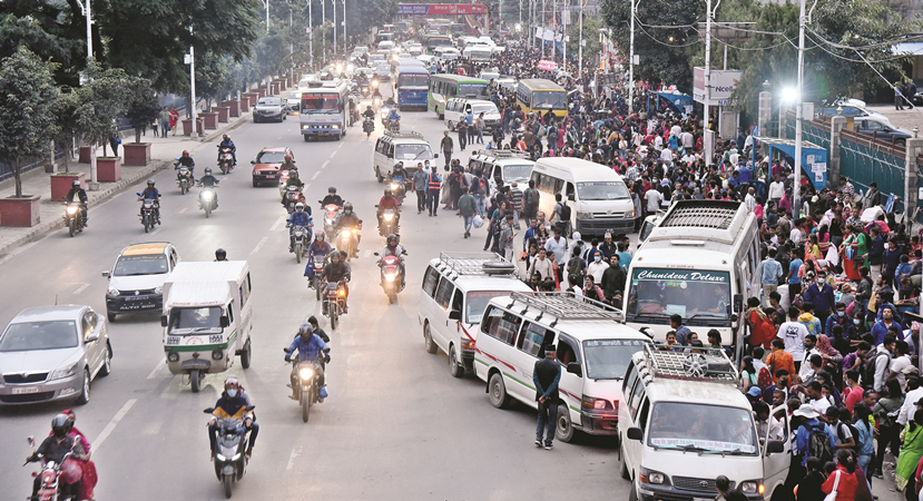 hard-to-maintain-social-distance-in-public-vehicles