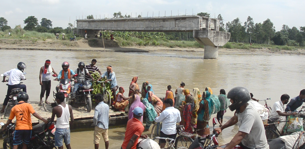 delay-in-construction-of-bridge-over-bakaiya-puts-lives-at-risk