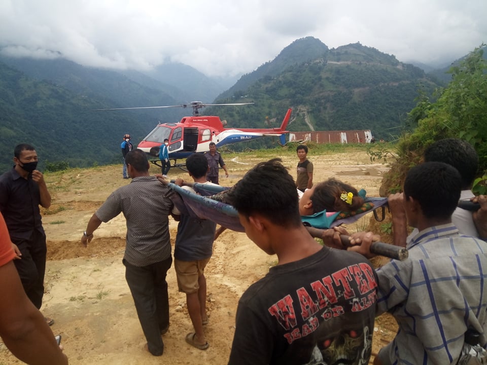 pregnant-rescued-by-helicopter