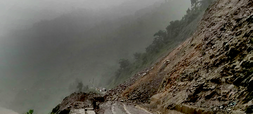 traffic-along-narayangadh-muglin-road-stretch-disrupted-again-with-landslide