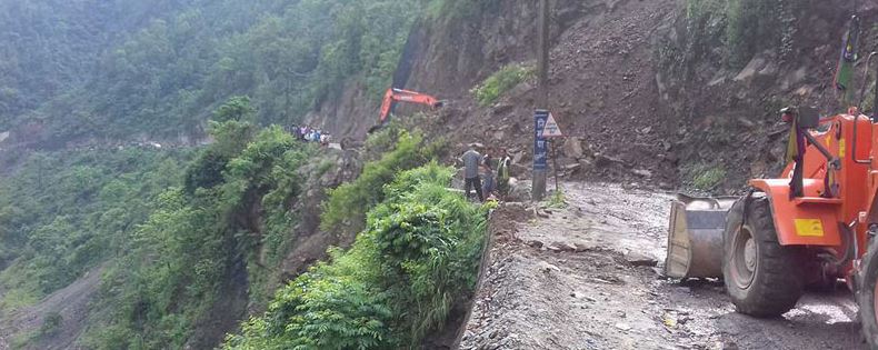 landslide-again-blocks-narayangadh-muglin-road-section