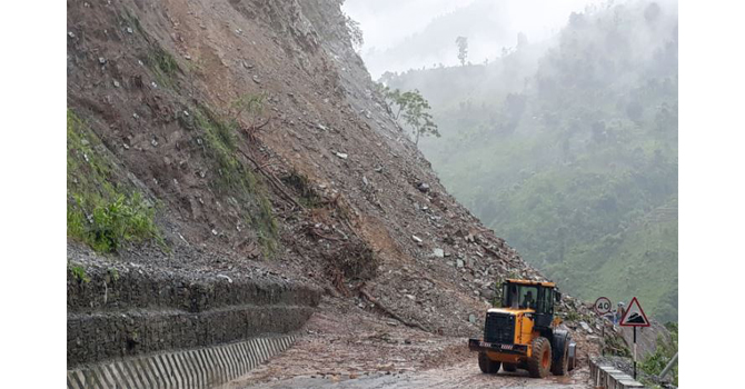 landslide-at-charkilo-area-again-disrupts-narayangadh-muglin-road