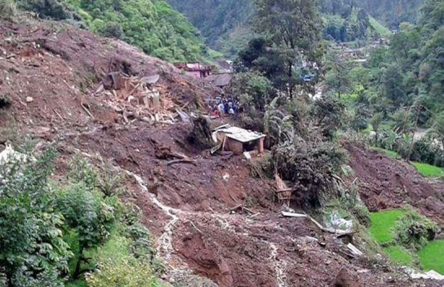 landslide-displaces-25-families-at-dhairing