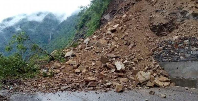 jhaputar-chalise-road-obstructed