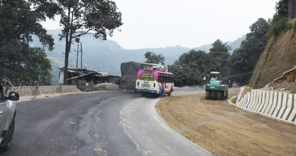 one-way-traffic-allowed-along-obstructed-naubise-muglin-road