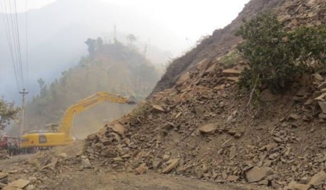 narayangadh-muglin-road-obstructed-due-to-landslide