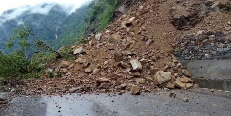 narayangarh-muglin-road-section-blocked