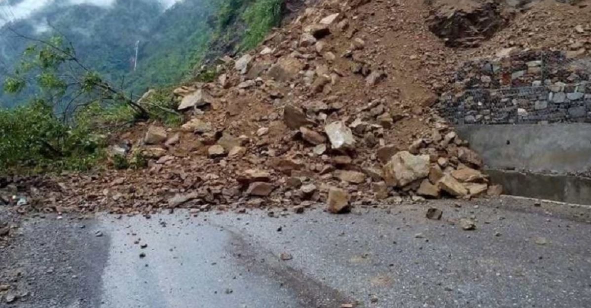 prithvi-highway-obstructed-due-to-dry-landslide