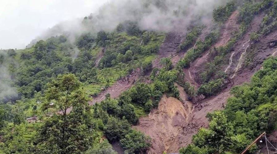 one-killed-after-three-houses-were-buried-in-landslide