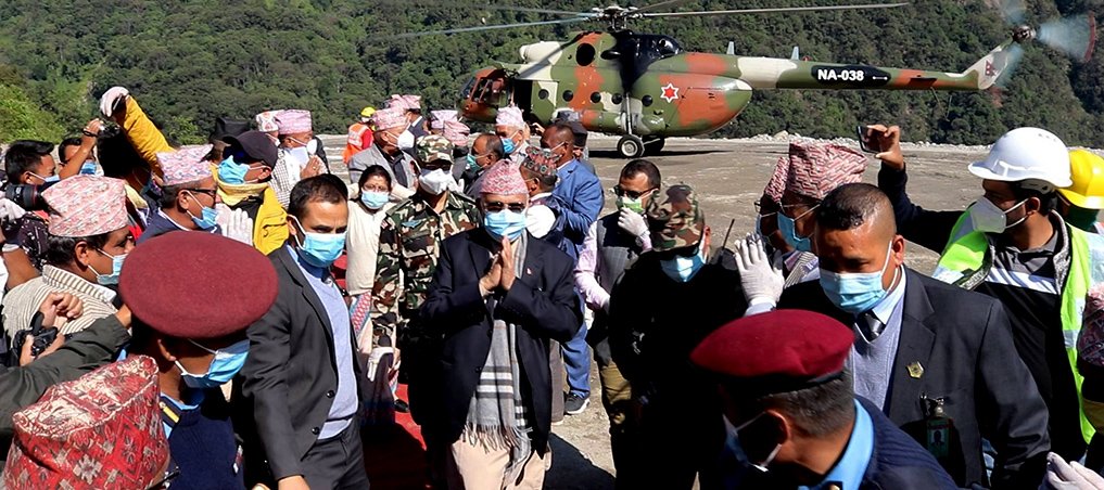 pm-oli-inspects-bop-at-kimathanka-now-at-phyaksinda-to-inspect-arun-iii