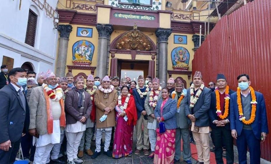 pm-oli-offers-special-worship-at-pashupati-temple