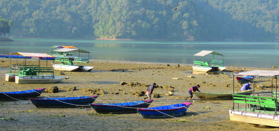 water-in-fewa-lake-drained