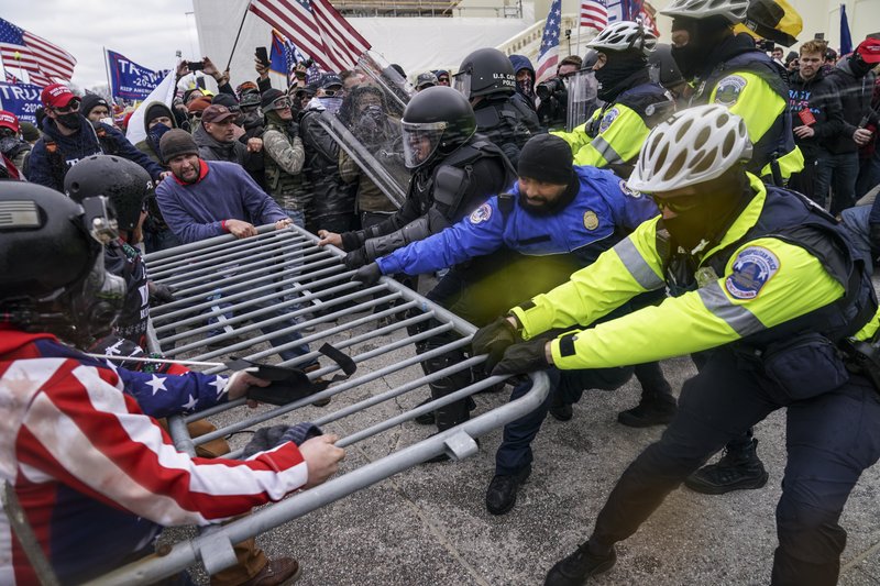 man-charged-in-us-capitol-riot-worked-for-fbi-lawyer-says