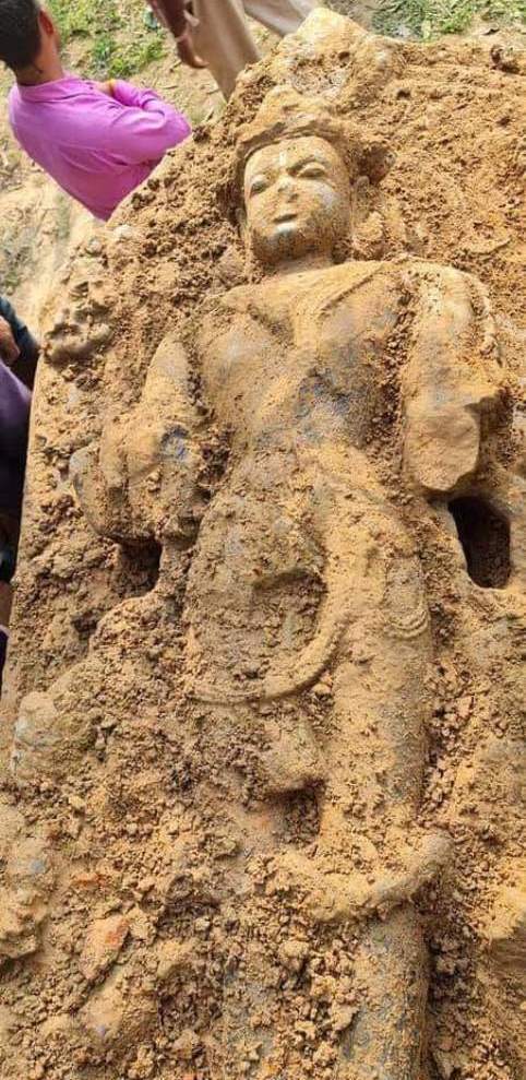 ancient-idol-of-lord-vishnu-found-while-digging-pond-in-bara