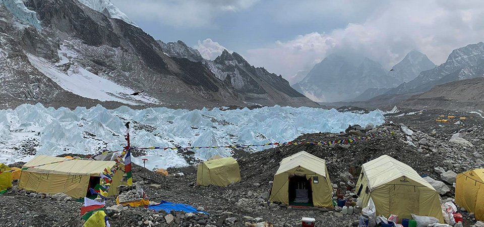 mountaineer-at-everest-basecamp-suspected-of-having-contracted-coronavirus-expedition-team-members-in-quarantine