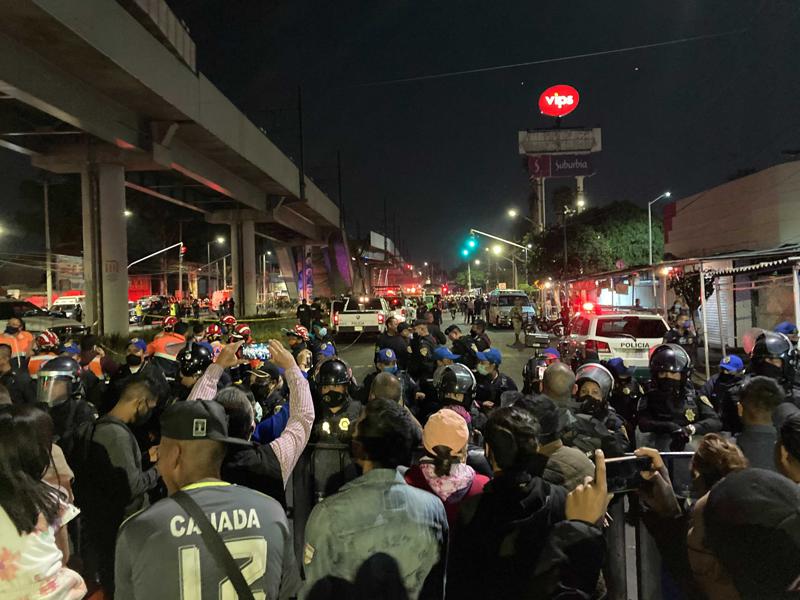 mexico-city-metro-overpass-collapses-onto-road-15-dead