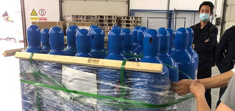 18000-oxygen-cylinders-provided-by-china-reach-tatopani-border