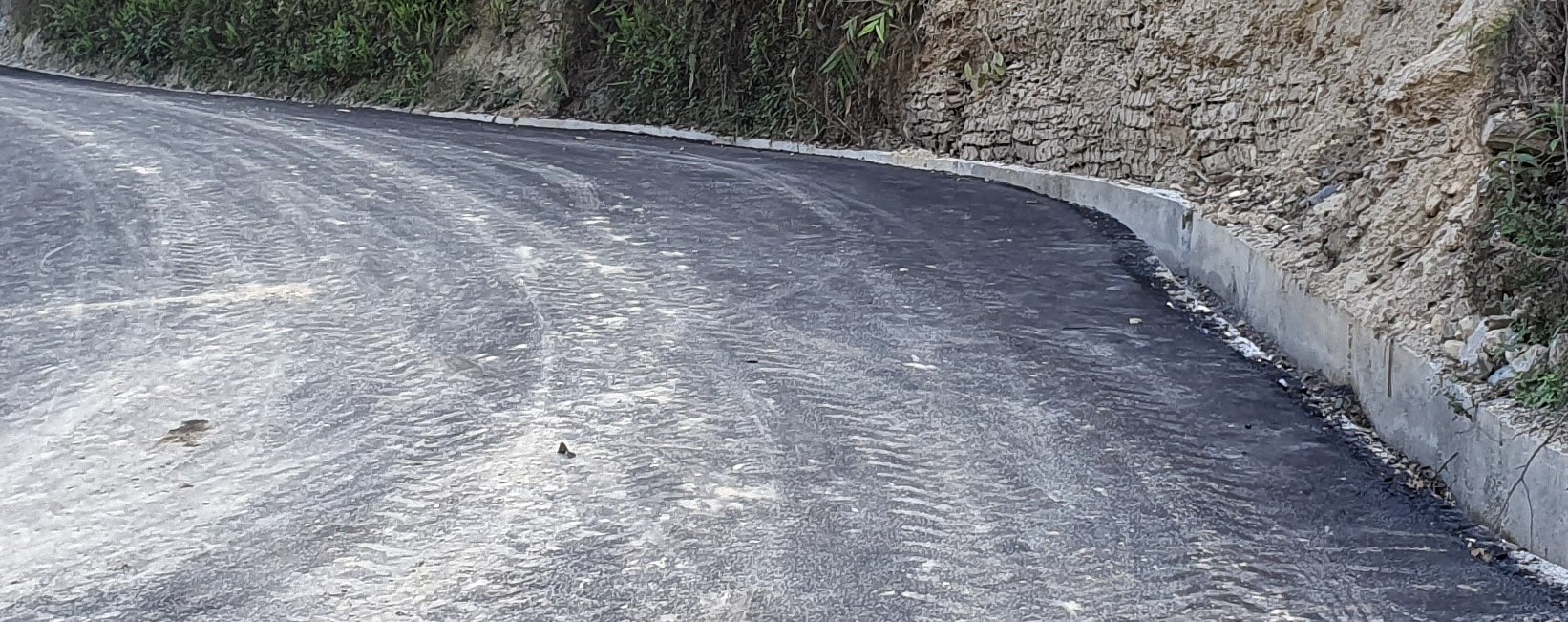 mid-hill-highway-being-blacktopped-following-health-safety