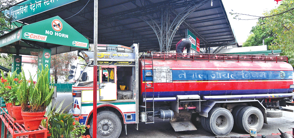 fuel-tanker-drivers-call-off-strike-following-deal-on-vaccination