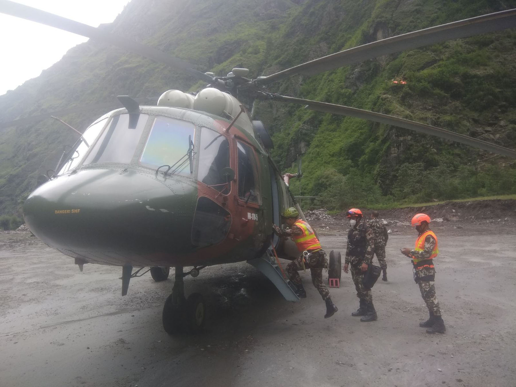 covid-19-vaccines-transported-to-manang-via-chopper