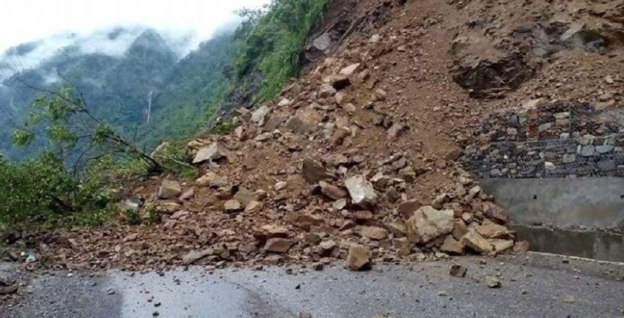 landslide-blocks-mahakali-highway