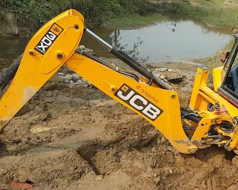 dozer-gets-trapped-in-marsyangdi-river-operator-rescued-safely