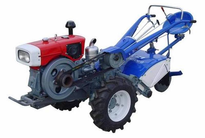 farmers-handed-over-tractors