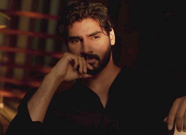 ahan-shetty-to-play-the-lead-in-aashiqui-3