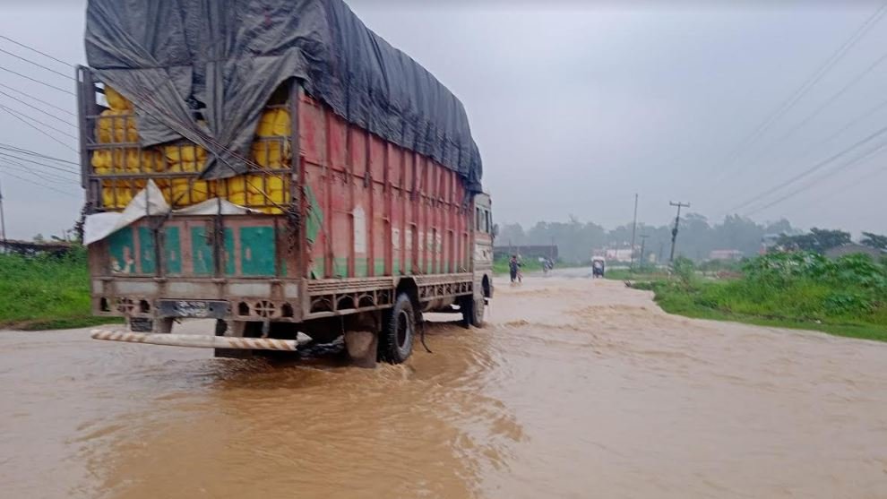 bardaghat-area-along-east-west-highway-inundated-vehicles-making-a-risky-driving