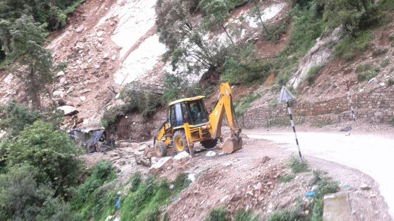 incessant-rains-cause-traffic-disruptions-at-several-parts-in-makawanpur