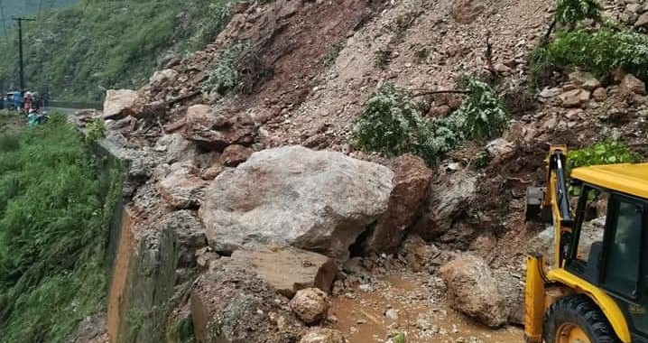 continuous-landslide-block-narayangadh-muglin-road