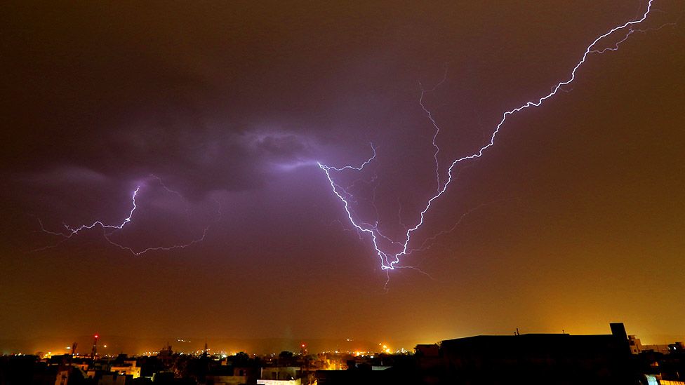 lightning-strike-kills-16-taking-selfies-in-india