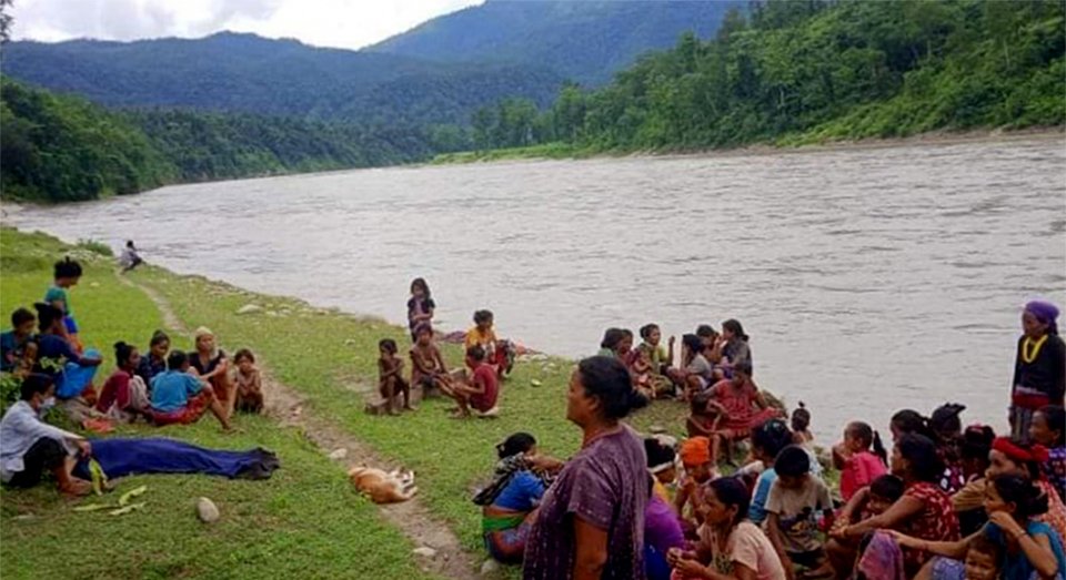 karnali-boat-capsize-one-killed-three-missing