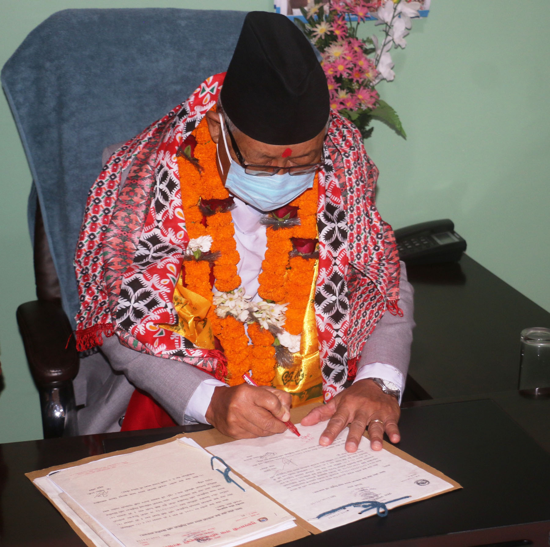 gandaki-province-chief-gurung-assumes-office