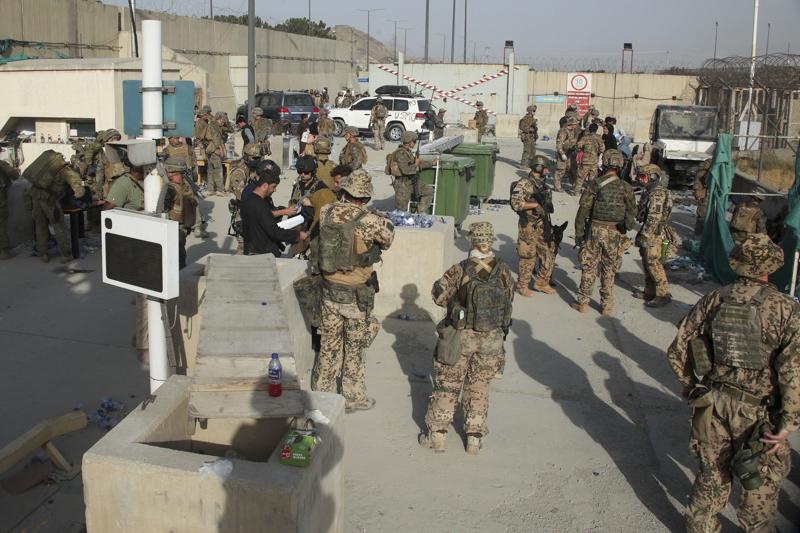 british-military-7-afghans-killed-in-chaos-at-kabul-airport