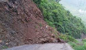 landslide-blocks-nagdhunga-naubise-road