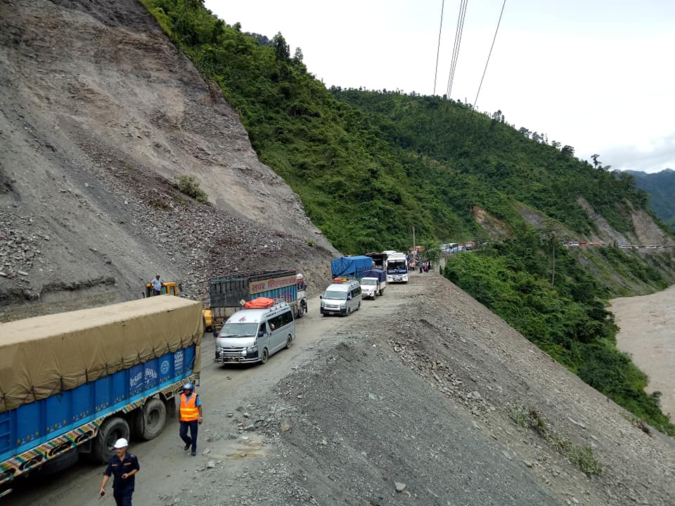 landslide-obstructs-narayanghat-muglin-road-section