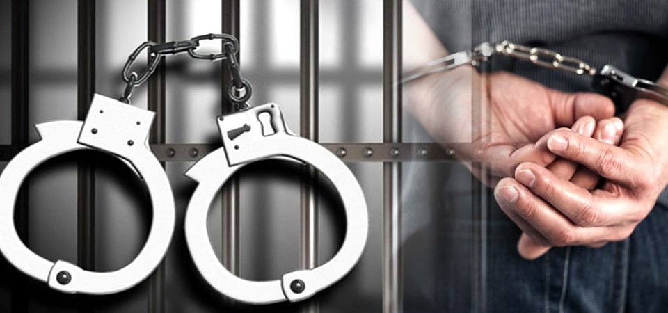 thirteen-persons-arrested-from-gambling-den