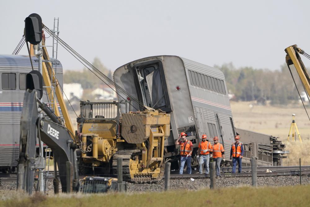 investigators-probe-deadly-amtrak-derailment-in-montana