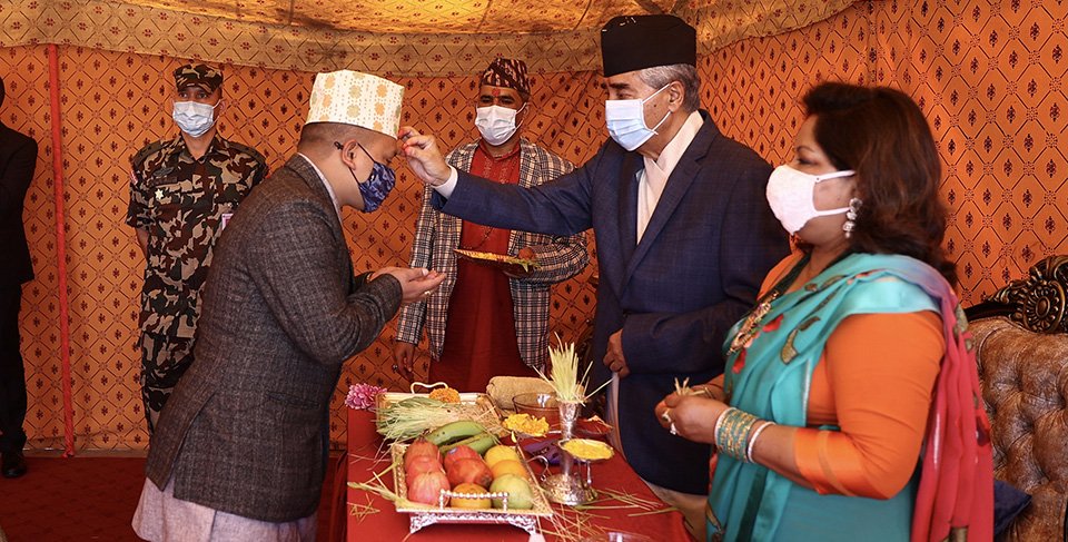 pm-deuba-receives-dashain-tika