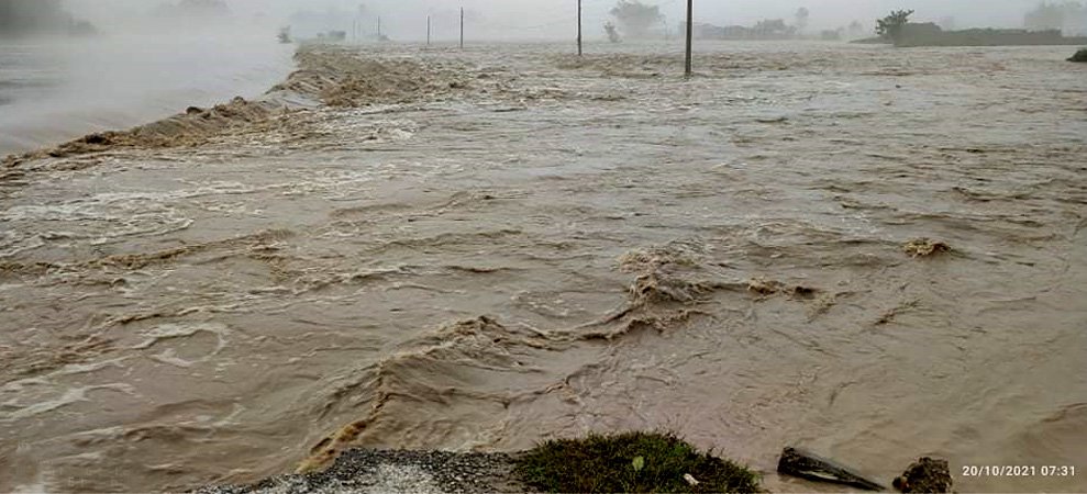 flood-sweeps-away-karnali-bridge-construction-materials