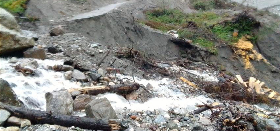 landslide-damages-besisahar-chame-road