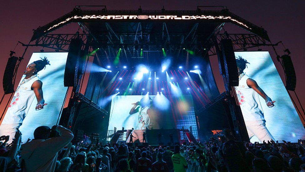 eight-killed-after-crowd-surge-at-us-music-festival