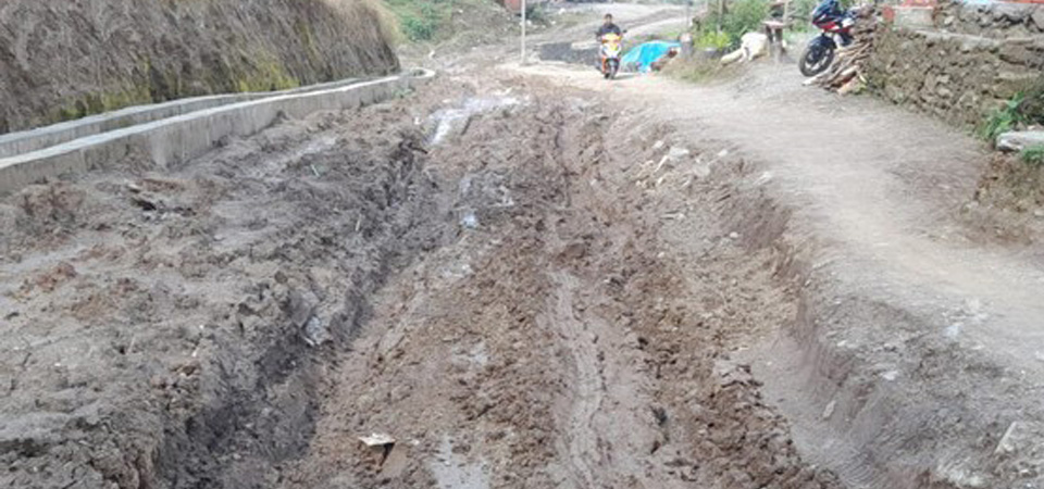 locals-await-blacktopping-of-mude-baghkhor-road