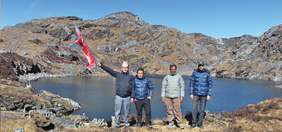 tourists-flocking-taplejungs-timbung-lake-03-07