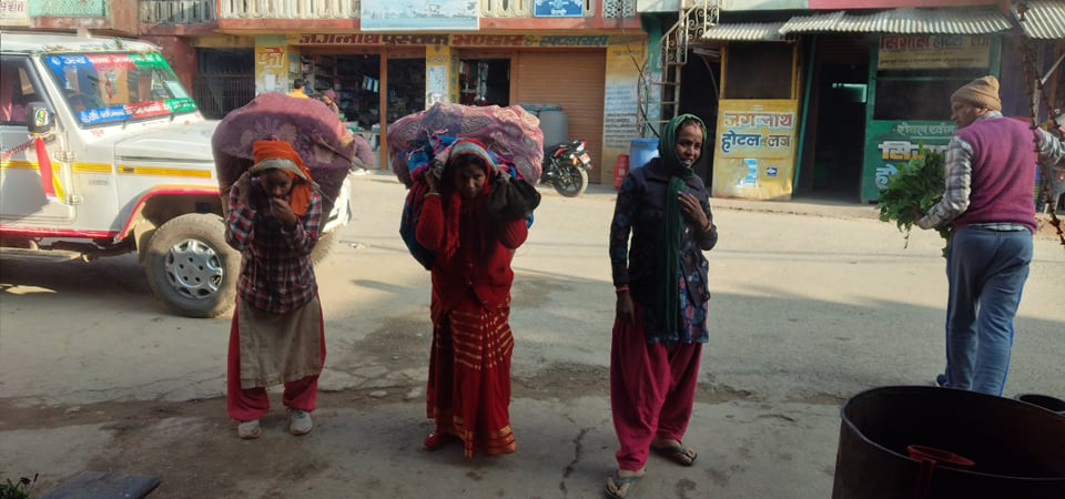 women-farmers-have-a-hard-time-selling-vegetables