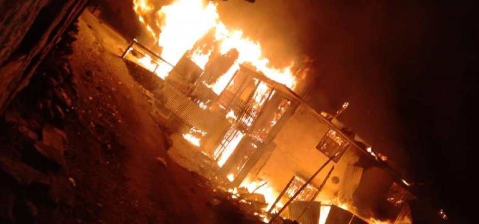 unidentified-group-sets-five-shops-on-fire