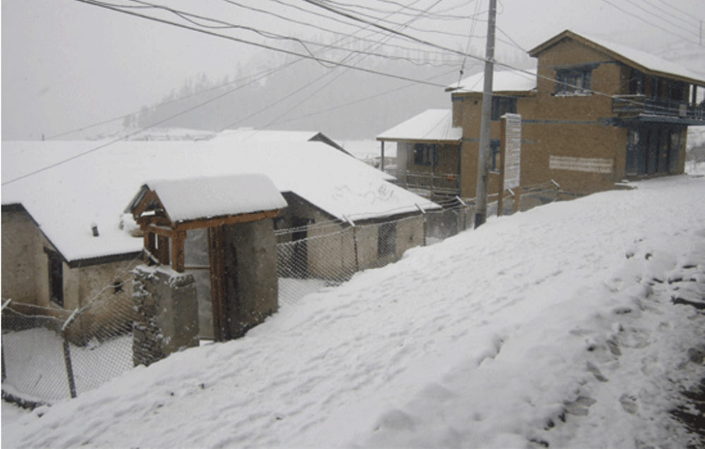 snowfall-disrupts-vehicular-movement-in-tribhuvan-highway