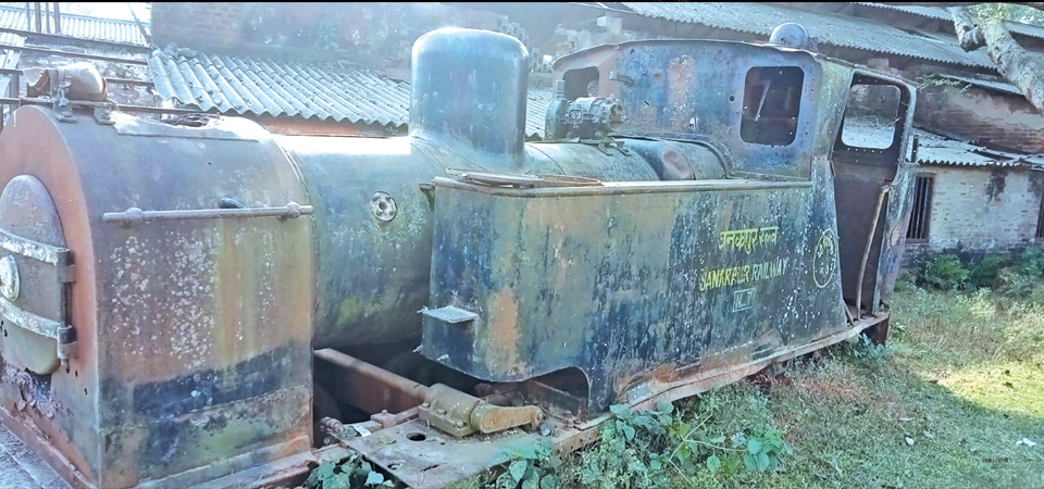 precious-old-train-engines-left-unattended-in-janakpurdham